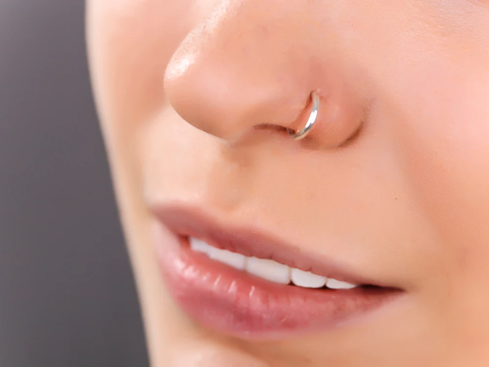 Burun piercing örneği