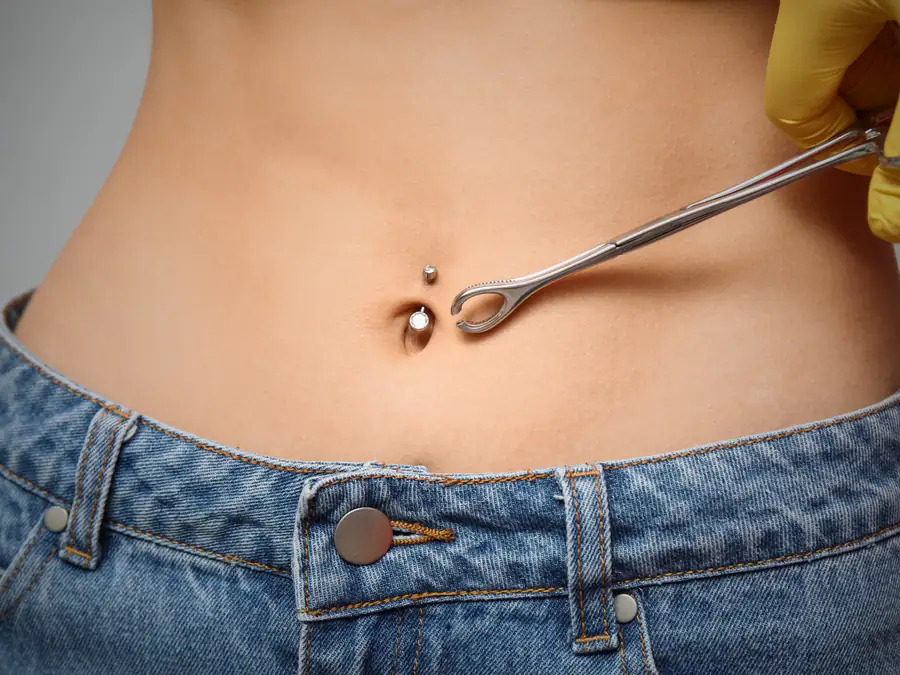 Göbek piercing örneği