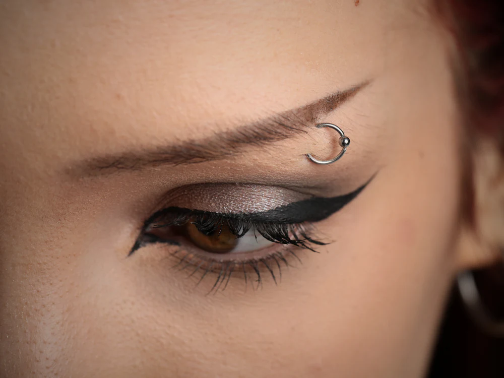 Kaş piercing örneği